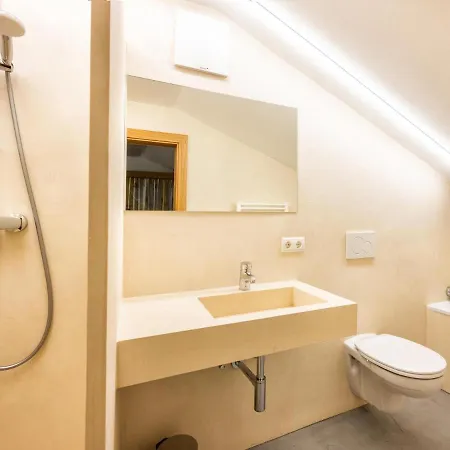 아파트 In Near Slopes *